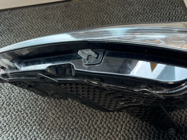 bontott SKODA SUPERB III Bal Fényszóró