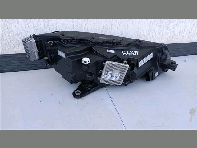 bontott SKODA SUPERB III Bal Fényszóró