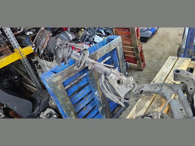 bontott SKODA SUPERB III Bal Gólyaláb Csonkállvánnyal