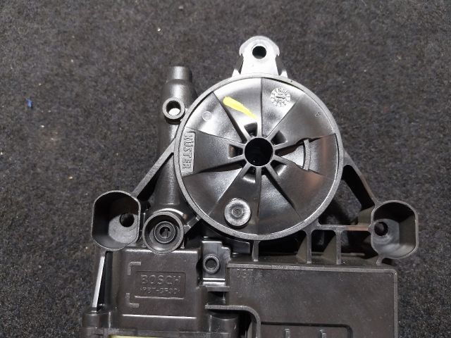 bontott SKODA SUPERB III Bal hátsó Ablakemelő Motor