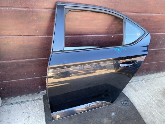bontott SKODA SUPERB III Bal hátsó Ajtó (Részeivel)
