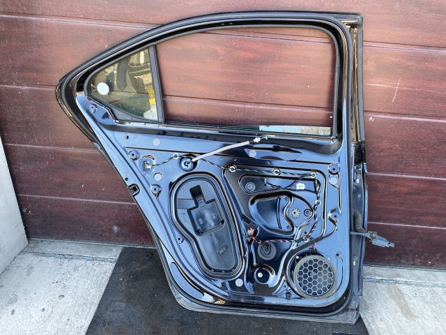 bontott SKODA SUPERB III Bal hátsó Ajtó (Részeivel)