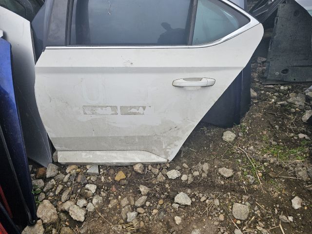 bontott SKODA SUPERB III Bal hátsó Ajtó (Üres lemez)