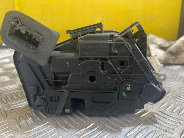 bontott SKODA SUPERB III Bal hátsó Ajtózár