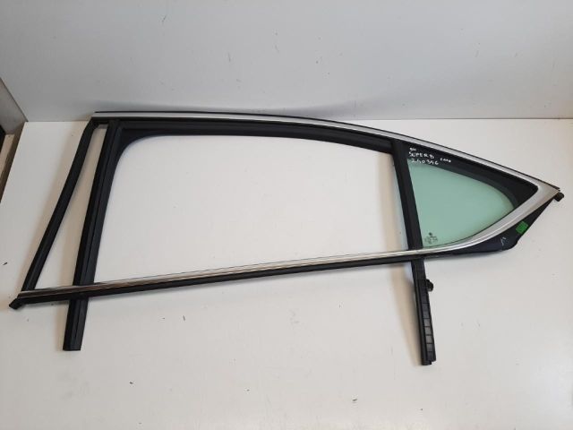 bontott SKODA SUPERB III Bal hátsó Fixüveg (Ajtóban)