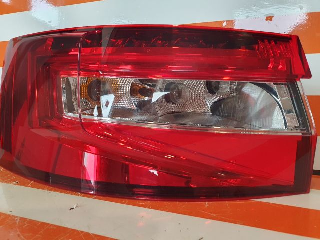 bontott SKODA SUPERB III Bal Hátsó Lámpa