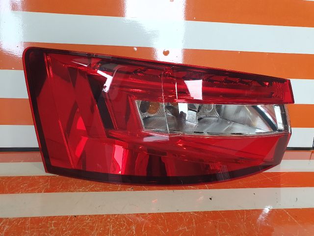 bontott SKODA SUPERB III Bal Hátsó Lámpa