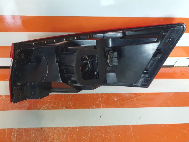 bontott SKODA SUPERB III Bal Hátsó Lámpa