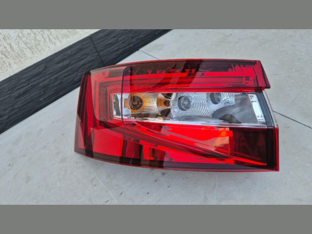 bontott SKODA SUPERB III Bal Hátsó Lámpa