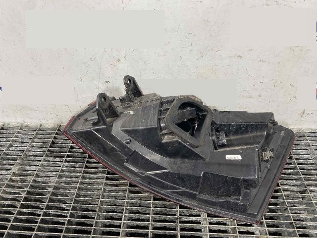 bontott SKODA SUPERB III Bal Hátsó Lámpa