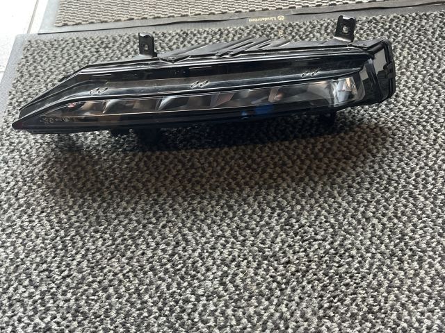 bontott SKODA SUPERB III Bal Ködfényszóró