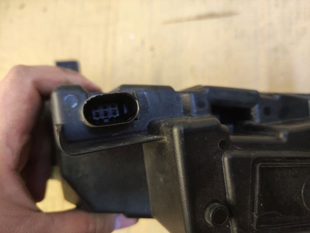 bontott SKODA SUPERB III Bal Ködfényszóró