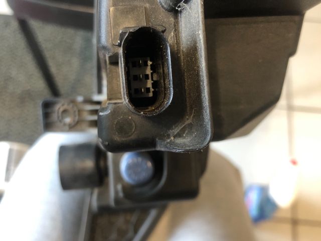 bontott SKODA SUPERB III Bal Ködfényszóró