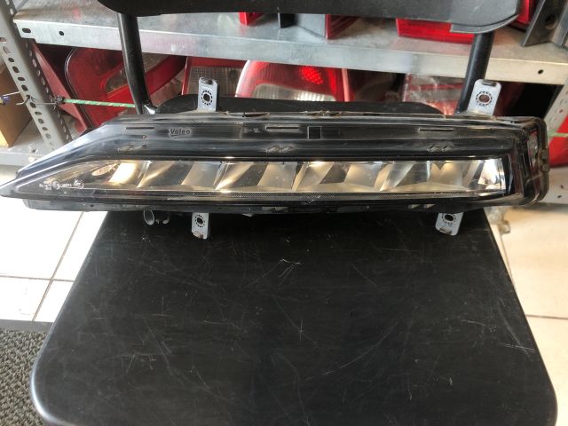 bontott SKODA SUPERB III Bal Ködfényszóró