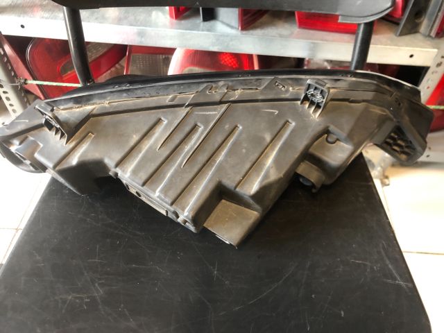 bontott SKODA SUPERB III Bal Ködfényszóró