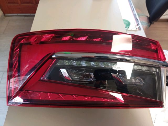 bontott SKODA SUPERB III Bal Külső Hátsó Lámpa