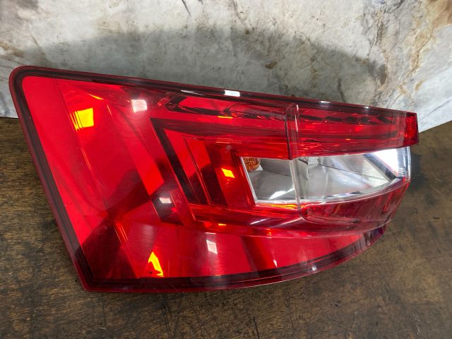 bontott SKODA SUPERB III Bal Külső Hátsó Lámpa