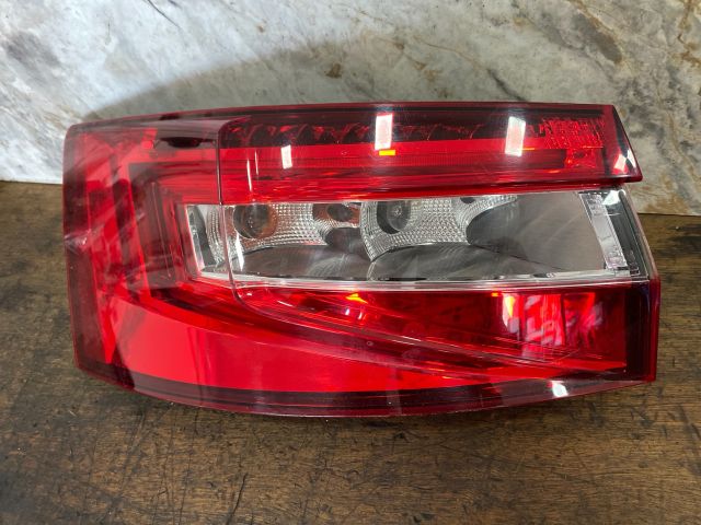 bontott SKODA SUPERB III Bal Külső Hátsó Lámpa