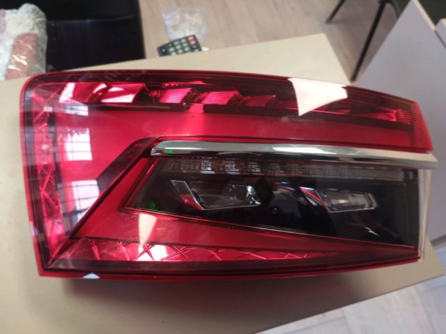 bontott SKODA SUPERB III Bal Külső Hátsó Lámpa