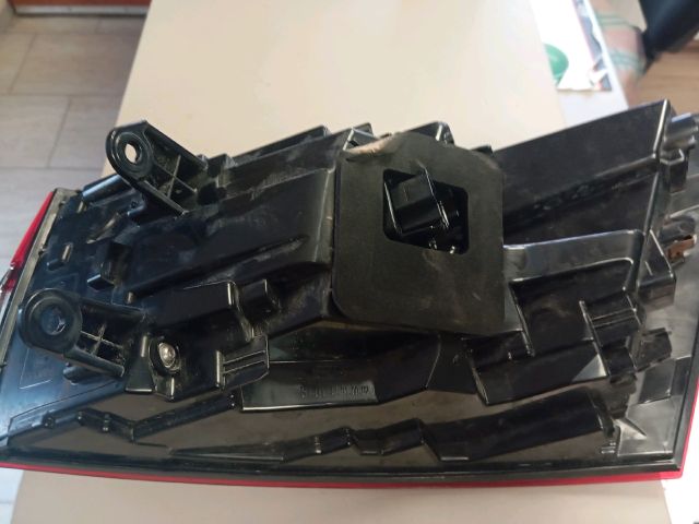 bontott SKODA SUPERB III Bal Külső Hátsó Lámpa