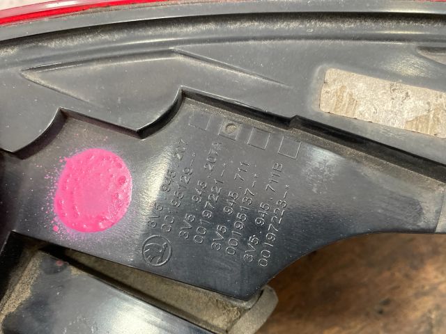 bontott SKODA SUPERB III Bal Külső Hátsó Lámpa