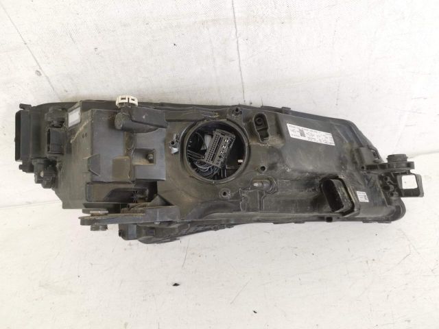 bontott SKODA SUPERB III Bal Ledes Fényszóró
