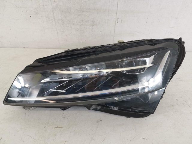 bontott SKODA SUPERB III Bal Ledes Fényszóró