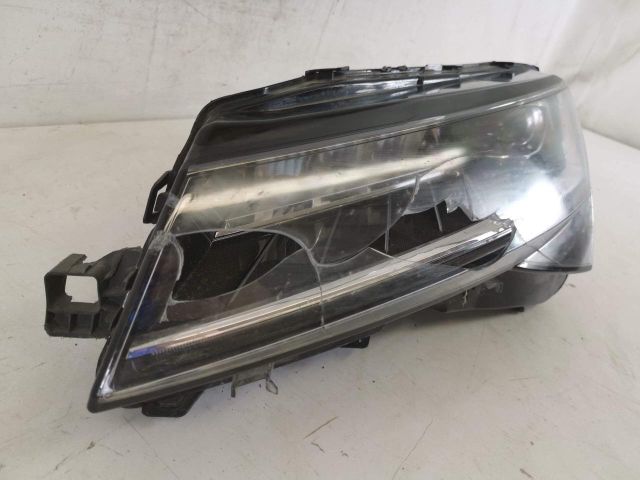 bontott SKODA SUPERB III Bal Ledes Fényszóró
