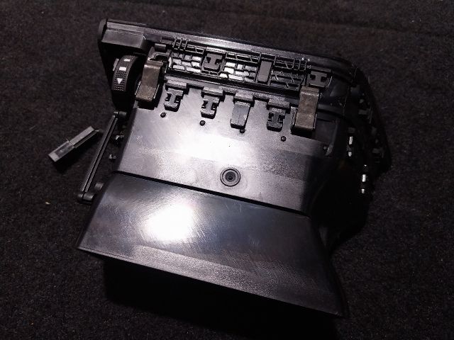 bontott SKODA SUPERB III Bal Szellőző