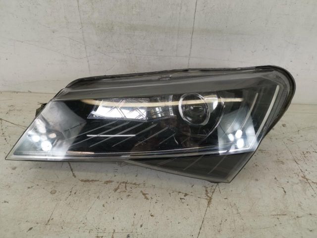 bontott SKODA SUPERB III Bal Xenon Fényszóró