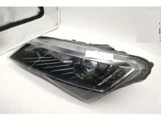 bontott SKODA SUPERB III Bal Xenon Fényszóró