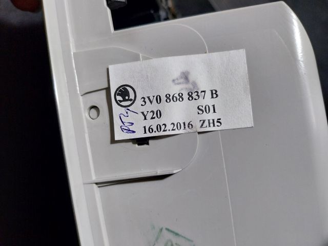 bontott SKODA SUPERB III Beltér Világítás Első