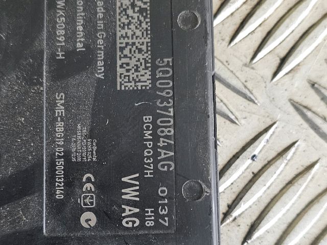 bontott SKODA SUPERB III Biztosítéktábla Utastér