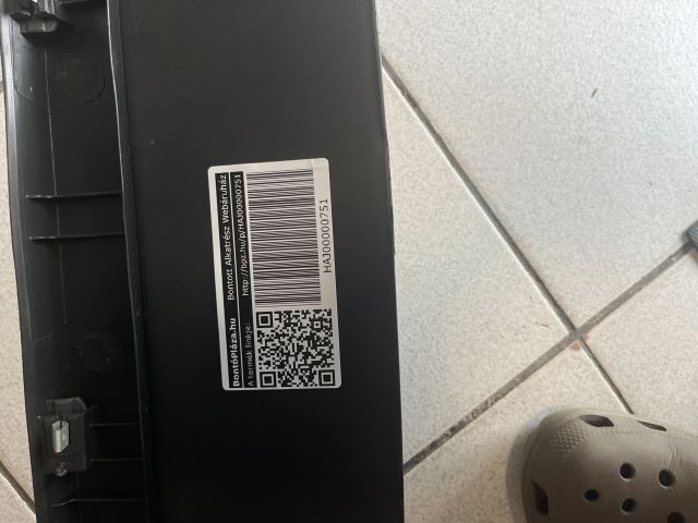 bontott SKODA SUPERB III Csomagtérajtó Burkolat Felső