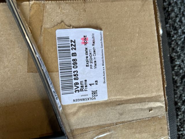 bontott SKODA SUPERB III Csomagtérajtó Díszléc