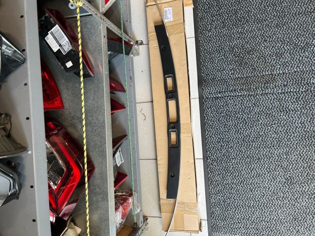 bontott SKODA SUPERB III Csomagtérajtó Díszléc