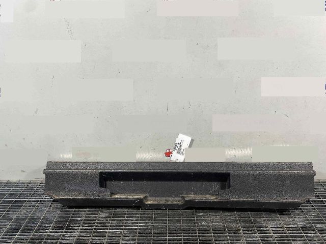 bontott SKODA SUPERB III Csomagtérajtó Díszléc