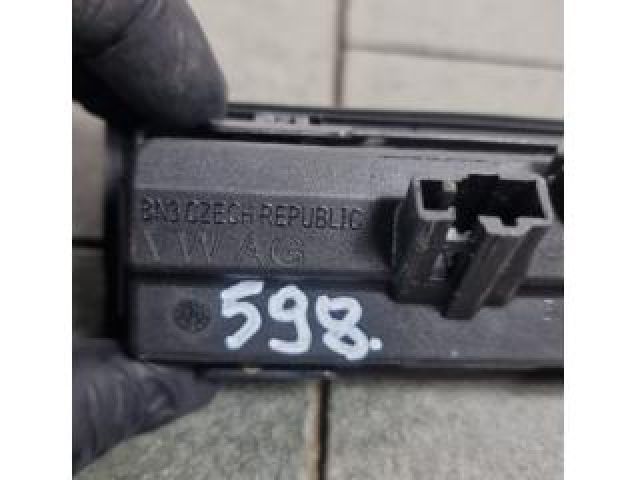 bontott SKODA SUPERB III Csomagtérajtó Kilincs