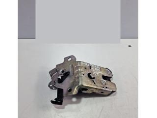 bontott SKODA SUPERB III Csomagtérajtó Ütköző