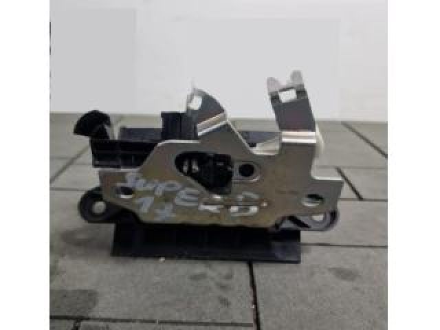 bontott SKODA SUPERB III Csomagtérajtó Zárszerkezet