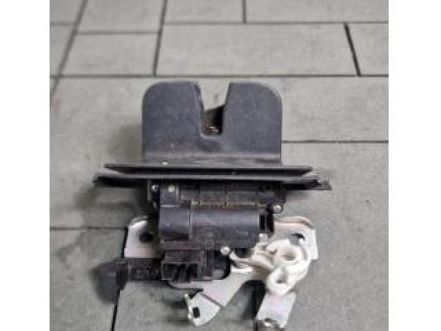 bontott SKODA SUPERB III Csomagtérajtó Zárszerkezet