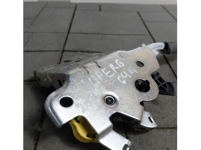 bontott SKODA SUPERB III Csomagtérajtó Zárszerkezet