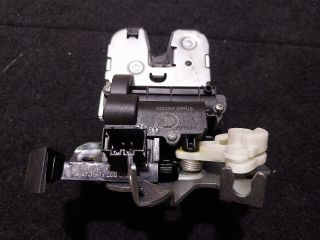 bontott SKODA SUPERB III Csomagtérajtó Zárszerkezet