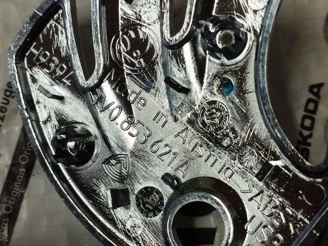 bontott SKODA SUPERB III Első Embléma