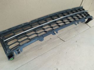 bontott SKODA SUPERB III Első Lökhárító Alsó Középső Díszrács