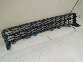 bontott SKODA SUPERB III Első Lökhárító Alsó Középső Díszrács