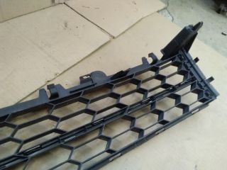 bontott SKODA SUPERB III Első Lökhárító Alsó Középső Díszrács