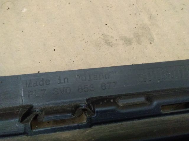 bontott SKODA SUPERB III Első Lökhárító Alsó Középső Díszrács