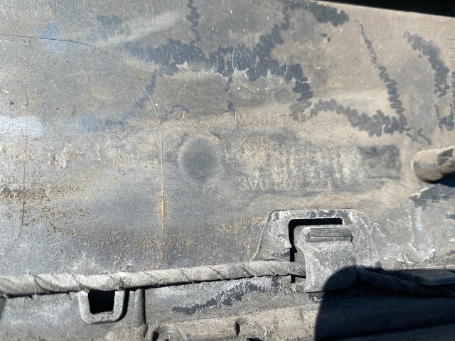 bontott SKODA SUPERB III Első Lökhárító (Részeivel)