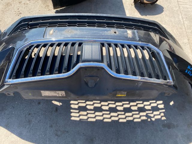 bontott SKODA SUPERB III Első Lökhárító (Részeivel)